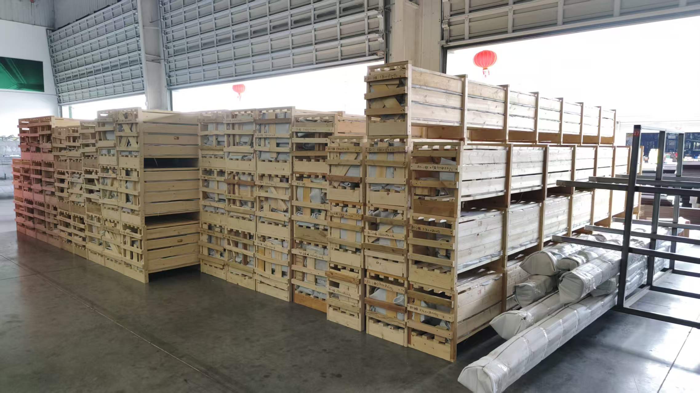 Pergola components protected in export wooden crates